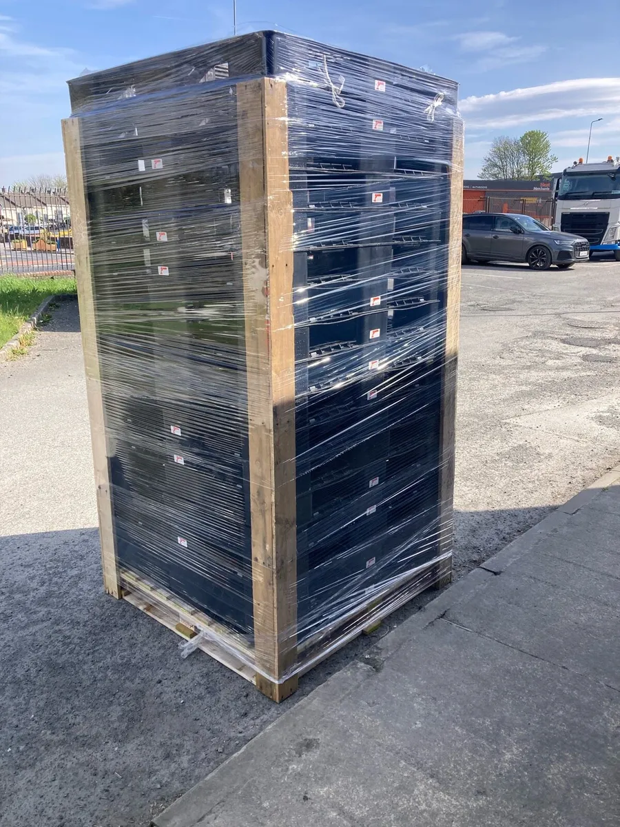 Plastic pallets for sale - Image 2