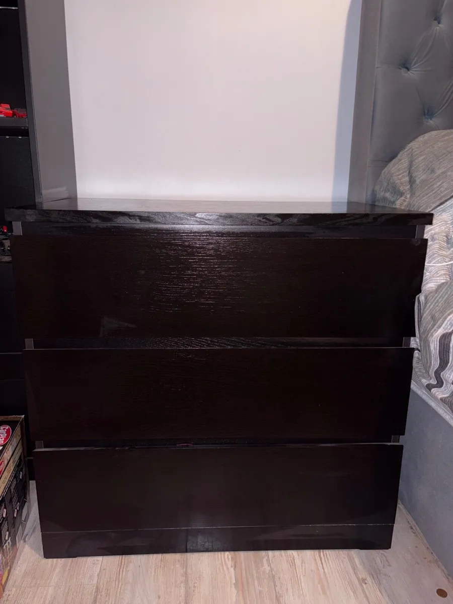 Chest of drawers - Image 1