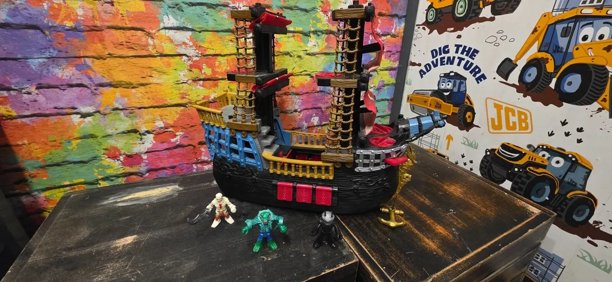 Fisher-Price Pirate ship with 3 action figures - Image 1