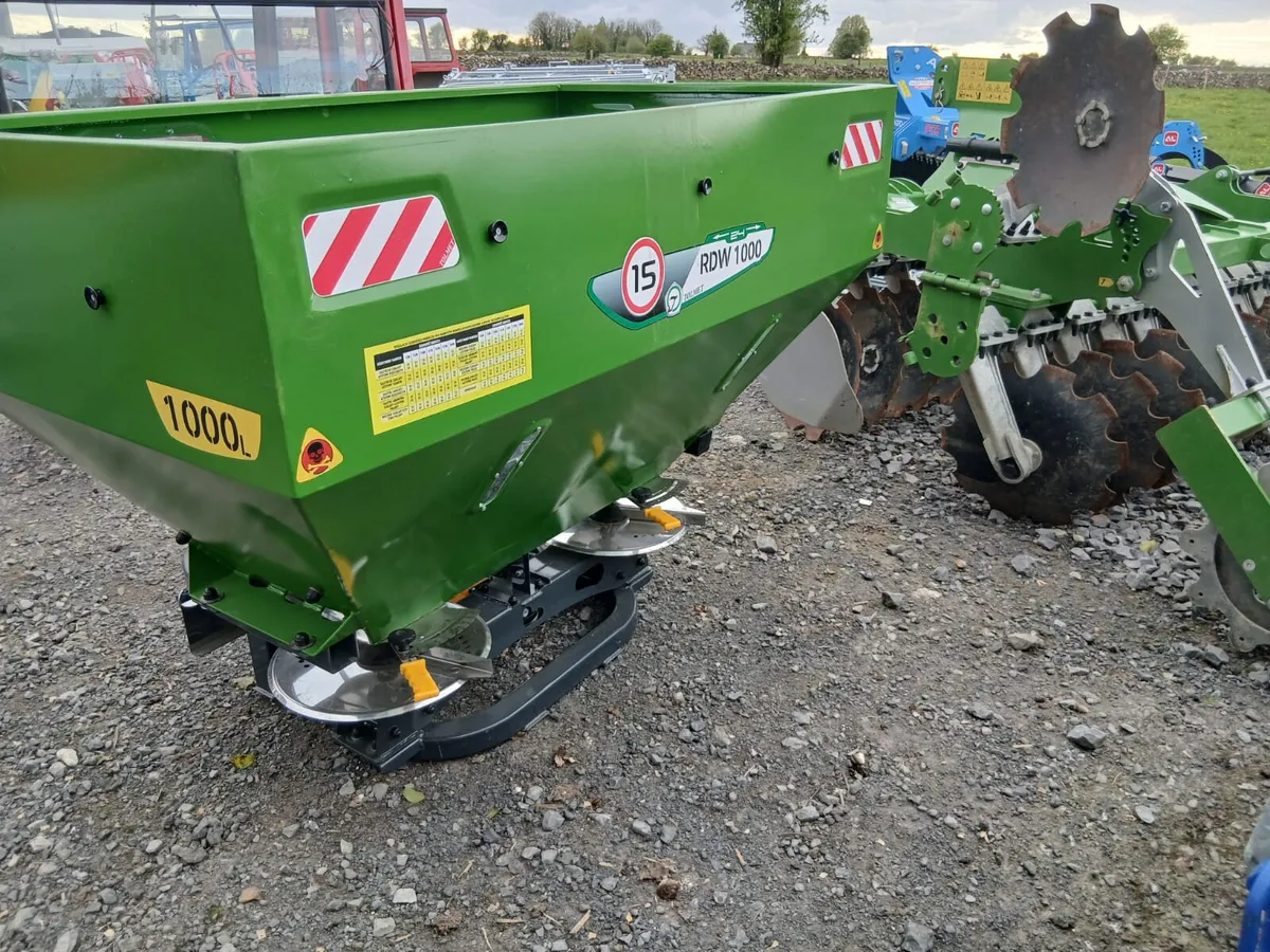 Tolmet fertiliser spreader - Image 3