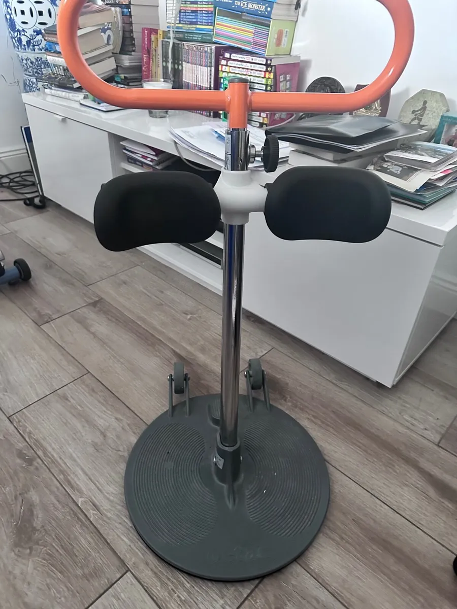 Swivel stand - mobility aid - Image 1