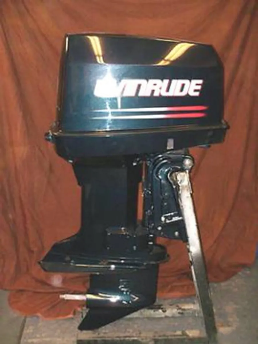 Evinrude V4 140 outboard.  2 stroke. Speedboat eng - Image 1