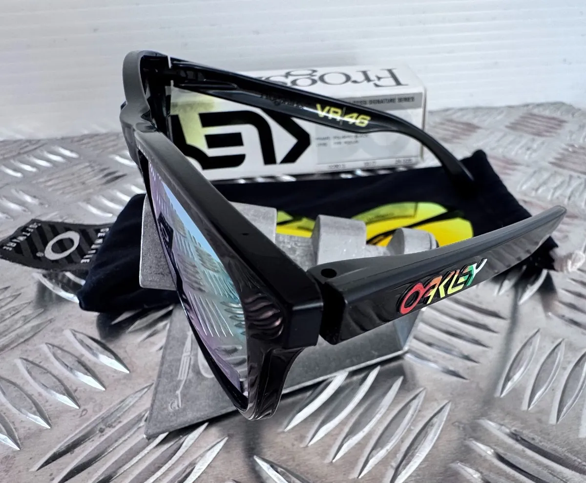 Oakley VR 46 Valentino Rossi Signature - Image 3