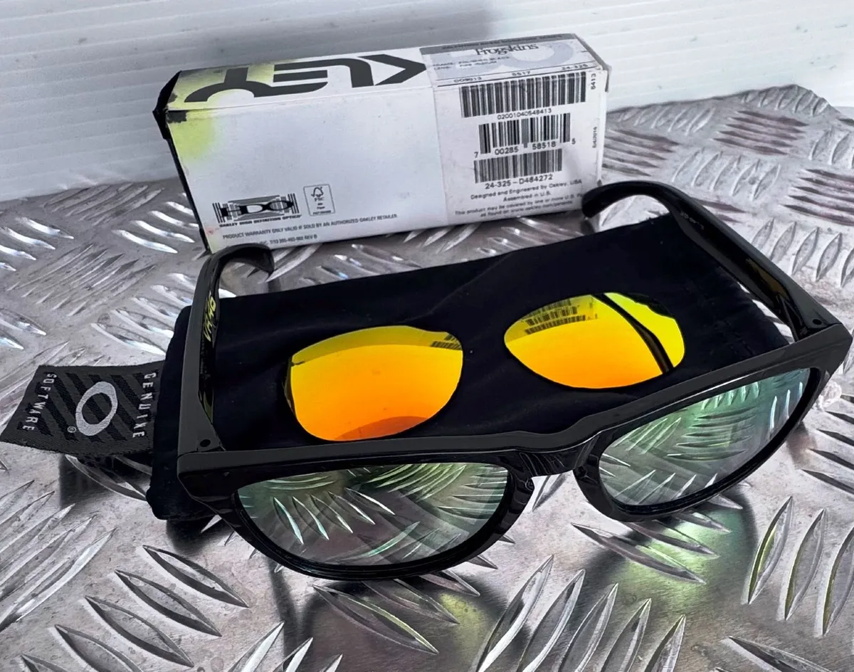 Oakley VR 46 Valentino Rossi Signature - Image 2