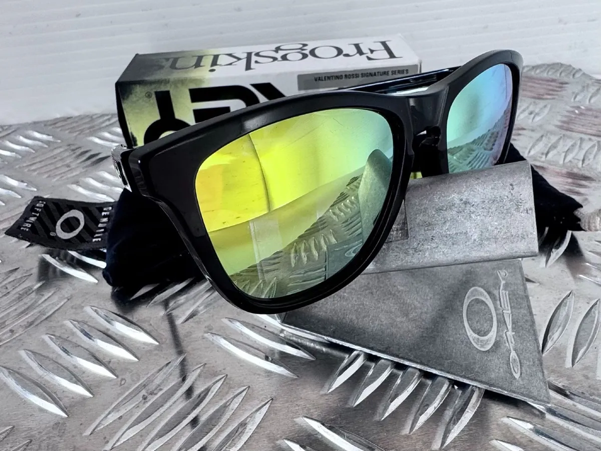Oakley VR 46 Valentino Rossi Signature - Image 4