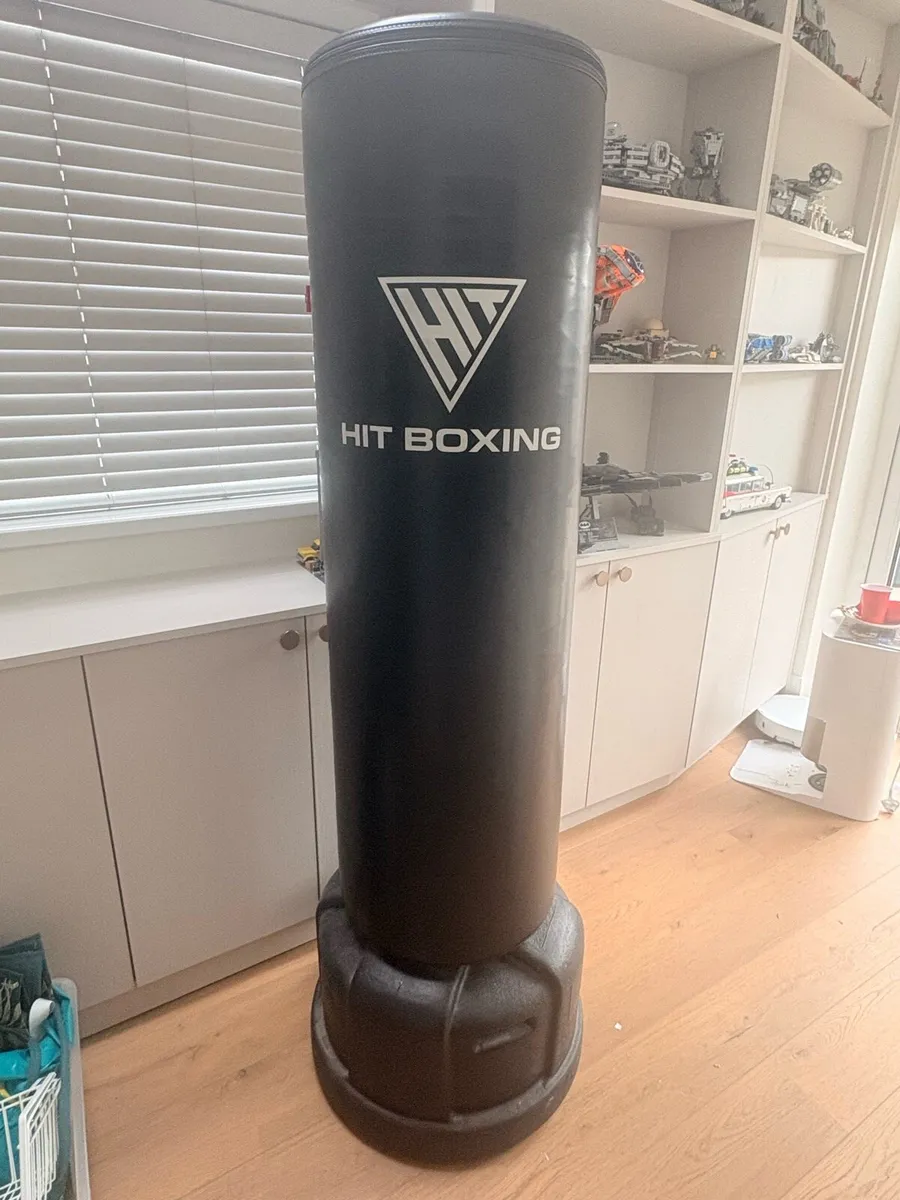 Boxing stand alone punching bag - Image 1