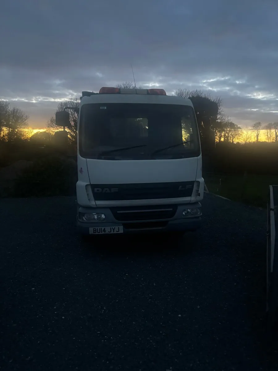 Hot box - tar truck - Image 1