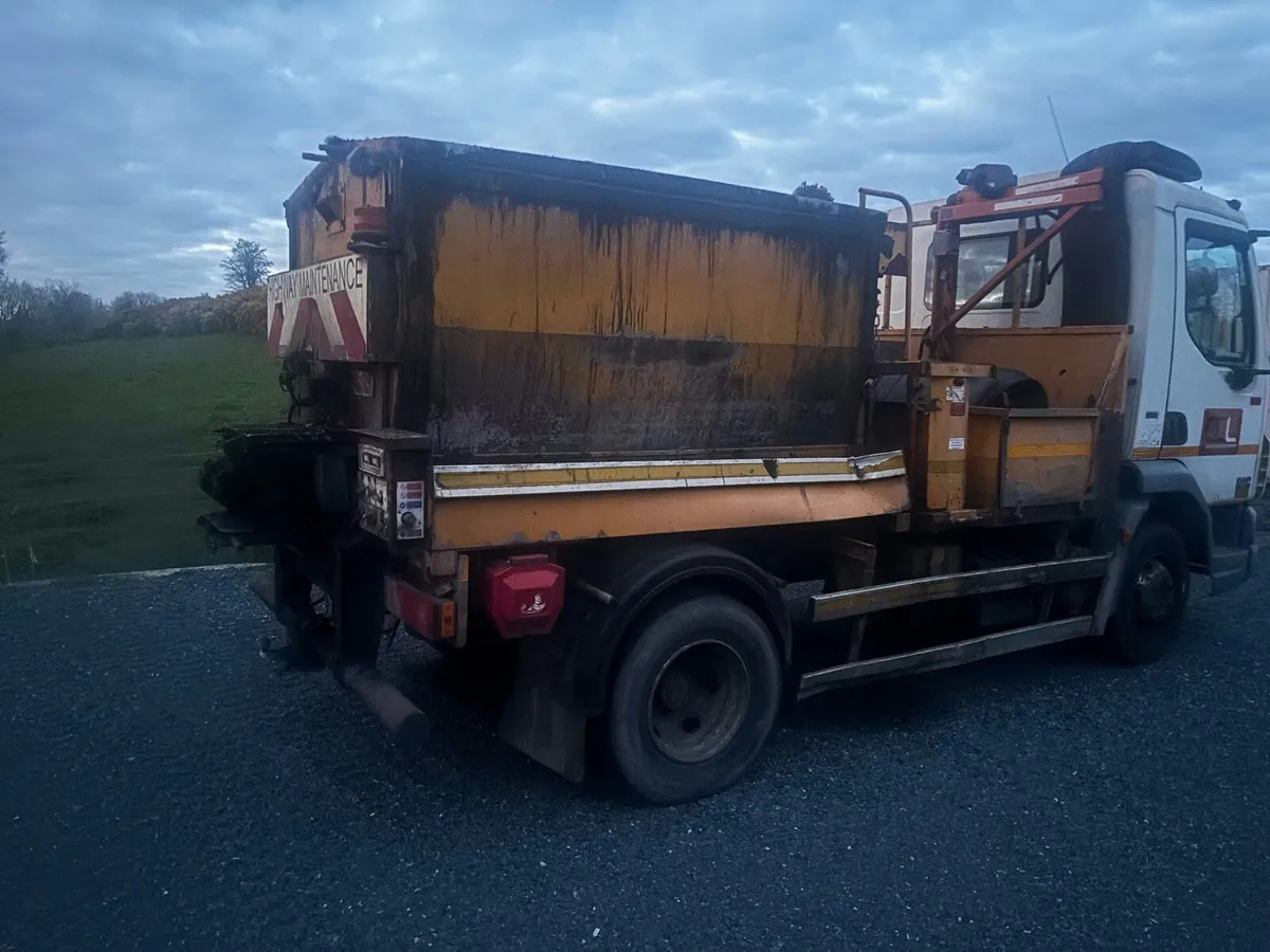 Hot box - tar truck - Image 2