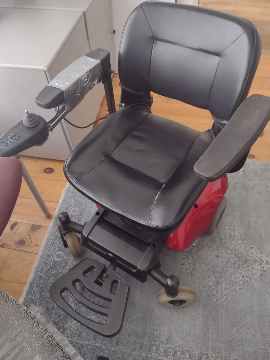 Electronic wheelchair - Image 1