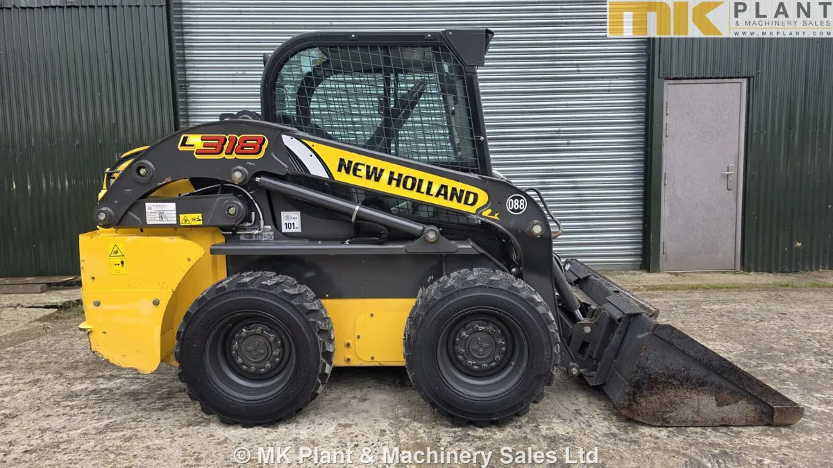 New Holland L 318 Skid Steer Loader - Image 4