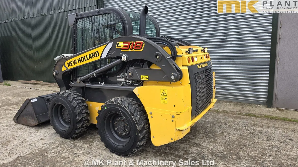 New Holland L 318 Skid Steer Loader - Image 3