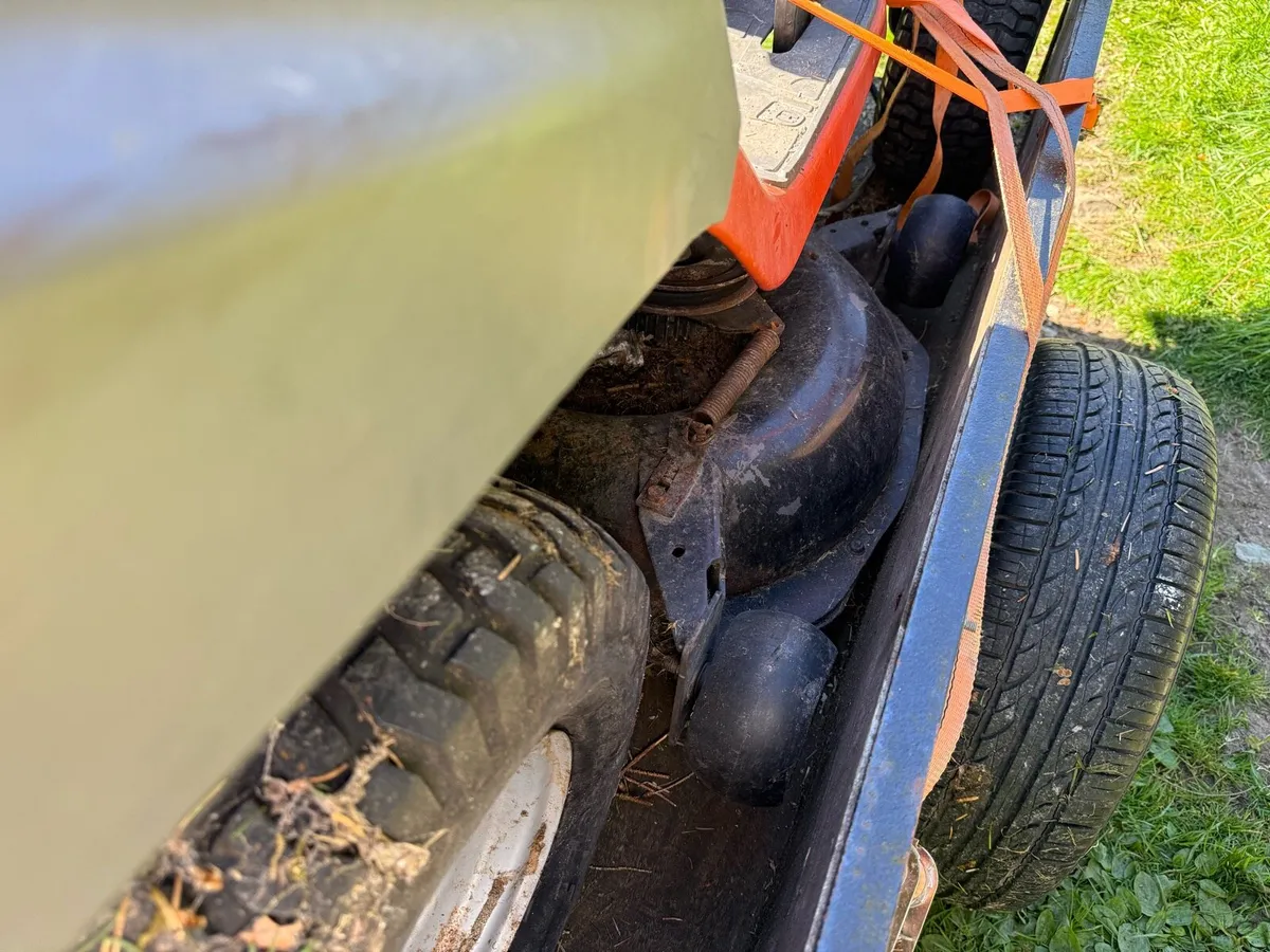 Husqvarna CTH194 Ride on mower 19HP - Image 4