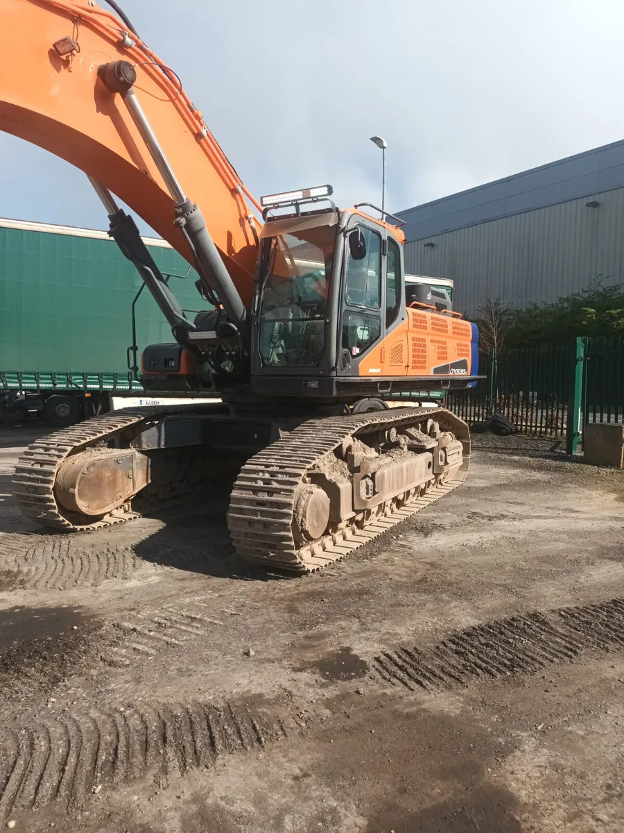 Doosan Excavator DX530LC-5 - Image 2