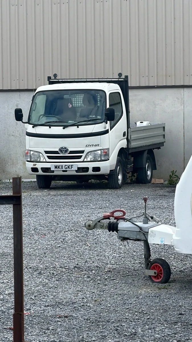 2011 Toyota Dyna - Image 1