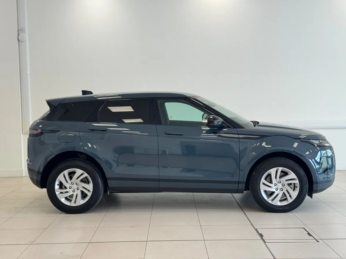 Land Rover Range Rover Evoque 2024 commercial - Image 4