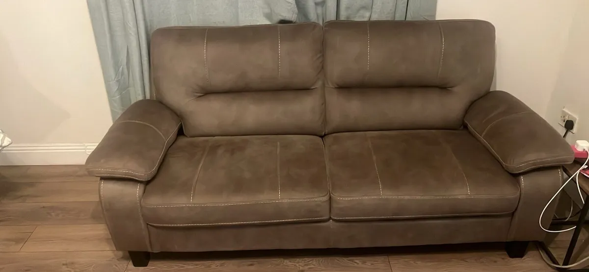 2 couches 2+2.5 seater - Image 1