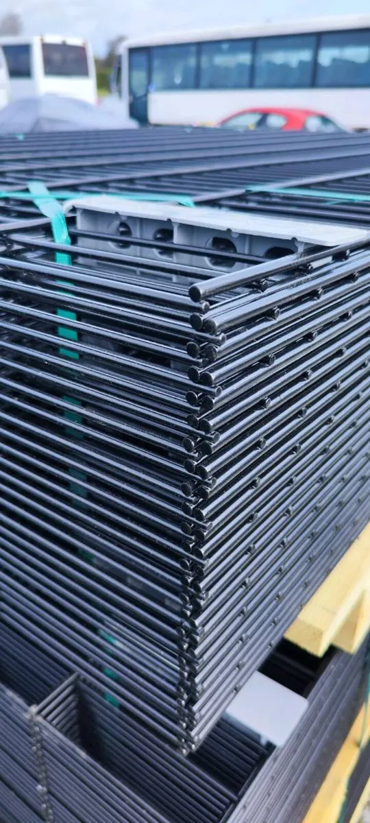8/6/8 mm fence panels / V mesh 5mm fence panels - Image 2