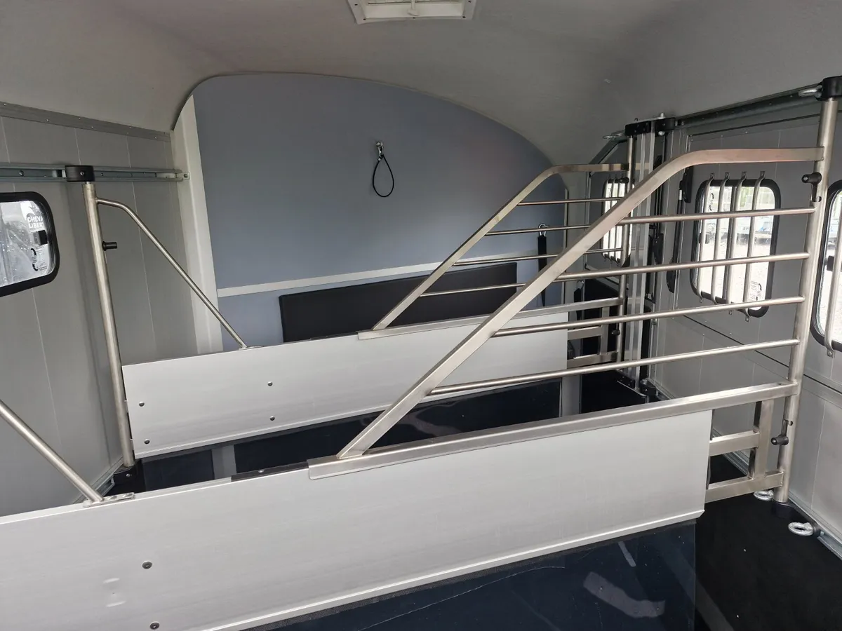 NEW   CHEVAL LIBERTE MAXI 3 HORSEBOX - Image 4