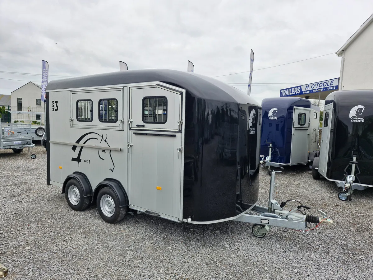 NEW   CHEVAL LIBERTE MAXI 3 HORSEBOX - Image 1