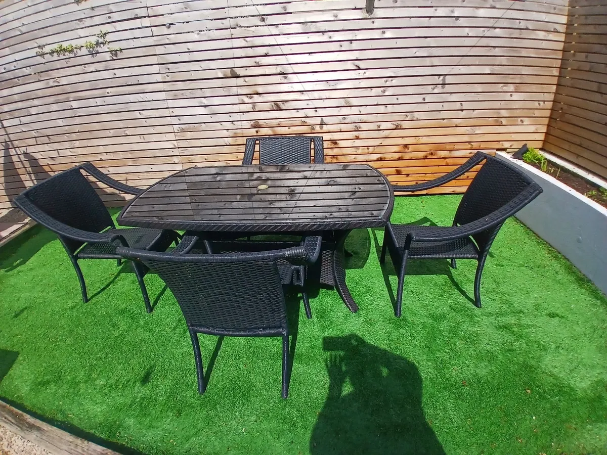 Garden Table and Chairs 250 euro leather 2 seater - Image 1