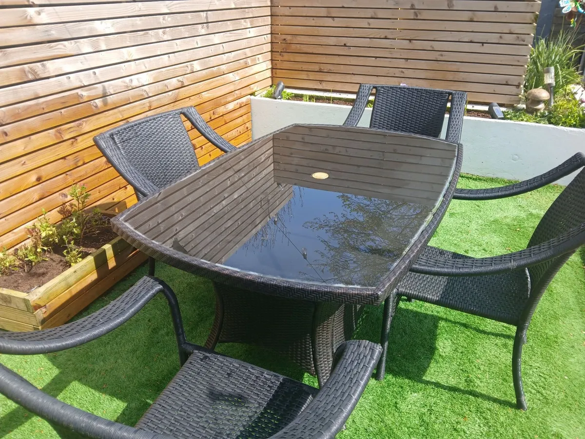Garden Table and Chairs 250 euro leather 2 seater - Image 2