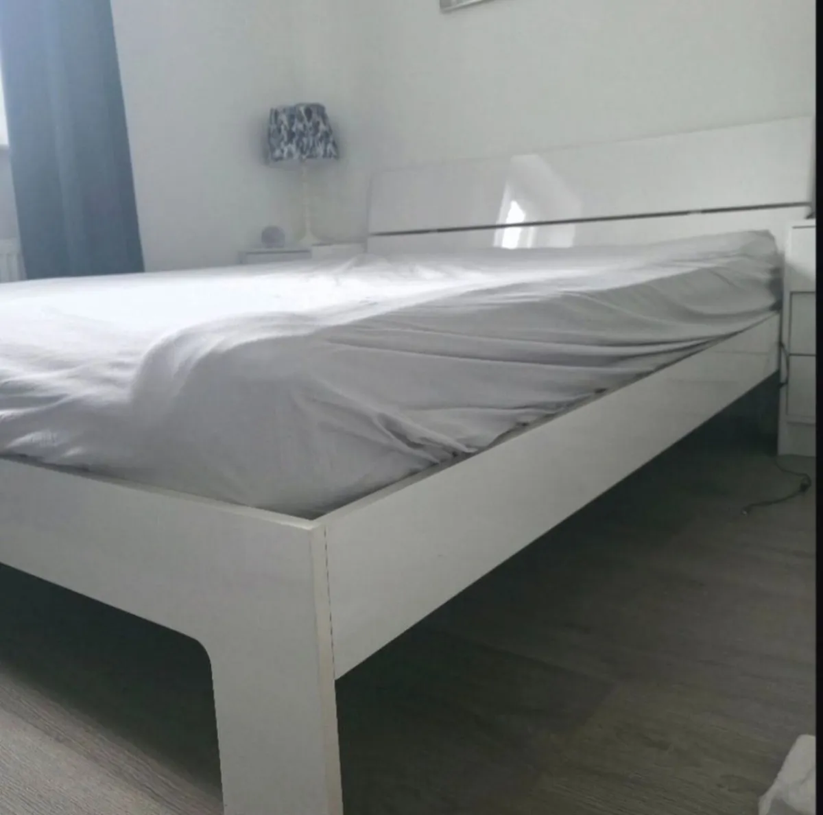 King white wooden bed - Image 1