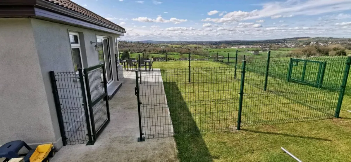 8/6/8 mm fence panels / V mesh 5mm fence panels - Image 1