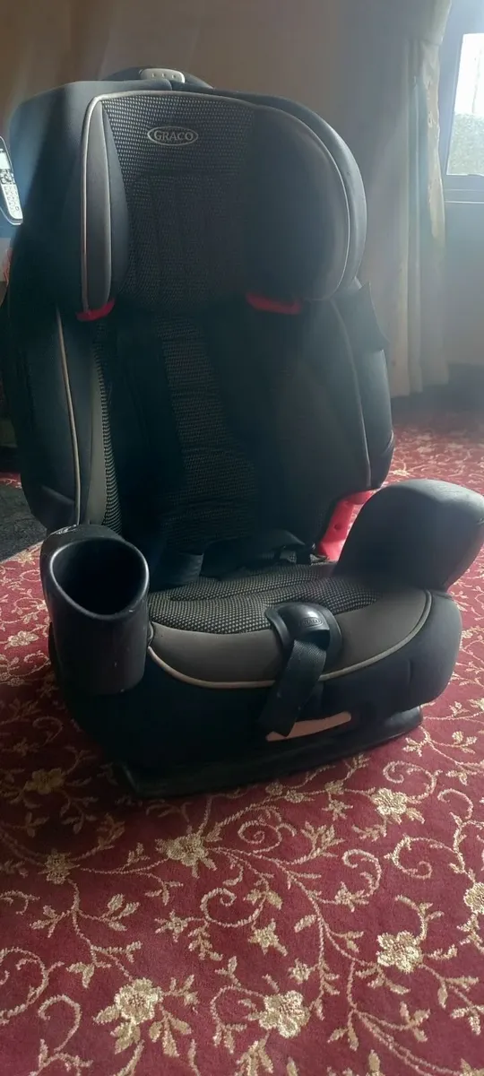 Child's Car Seat - Image 1