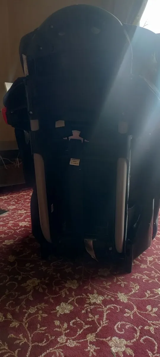 Child's Car Seat - Image 4