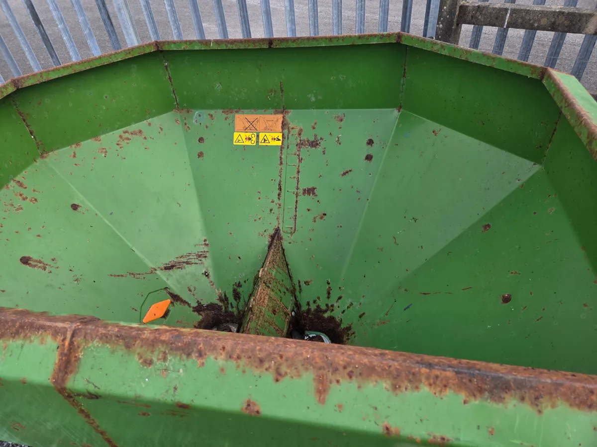 Fertiliser Spreader - Image 4