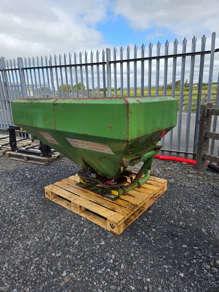 Fertiliser Spreader - Image 2