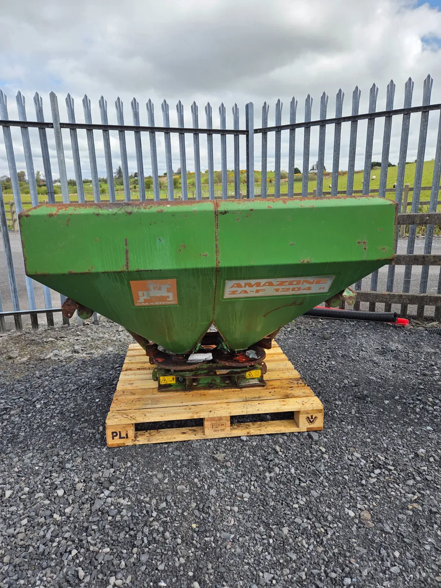 Fertiliser Spreader - Image 1