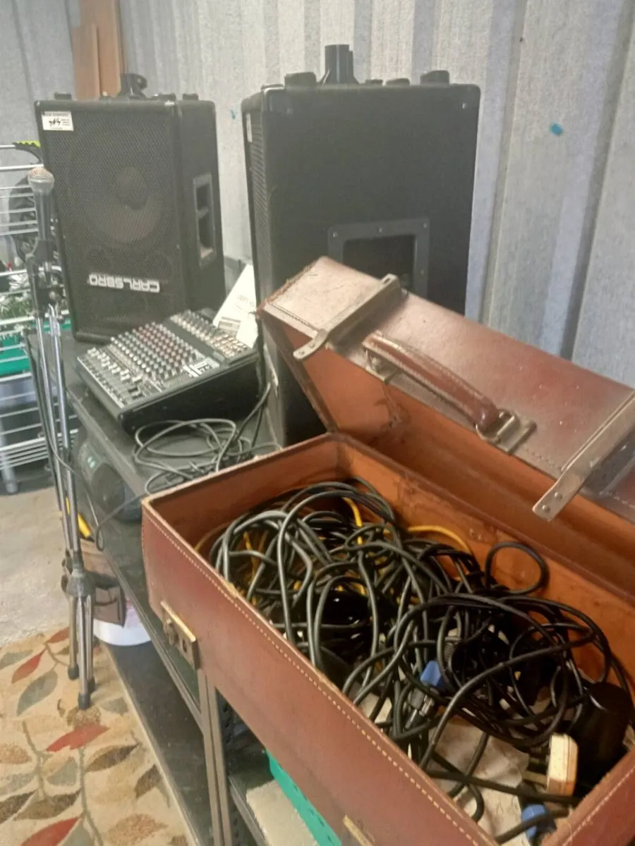 Speakers microphone mixer and fittings. - Image 1