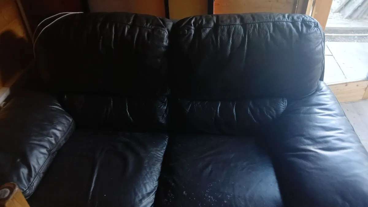 Garden Table and Chairs 250 euro leather 2 seater - Image 3