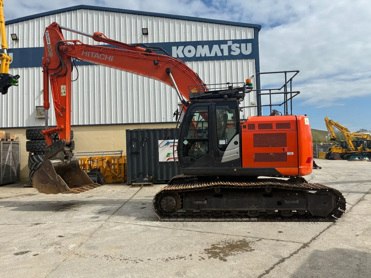 Hitachi ZX225USRLC-6 - Image 1
