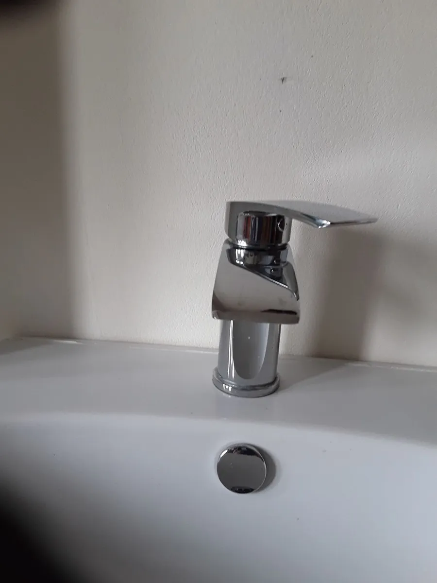 Slightly taller sink pedestal mix tap good working - Image 3