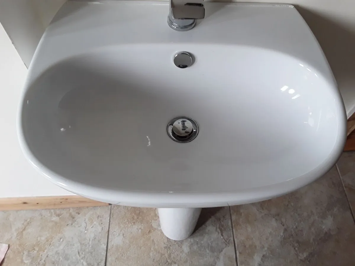 Slightly taller sink pedestal mix tap good working - Image 2