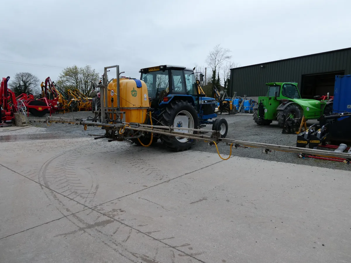 Jarmet 1000lt 12m hydraulic folding Sprayer - Image 3