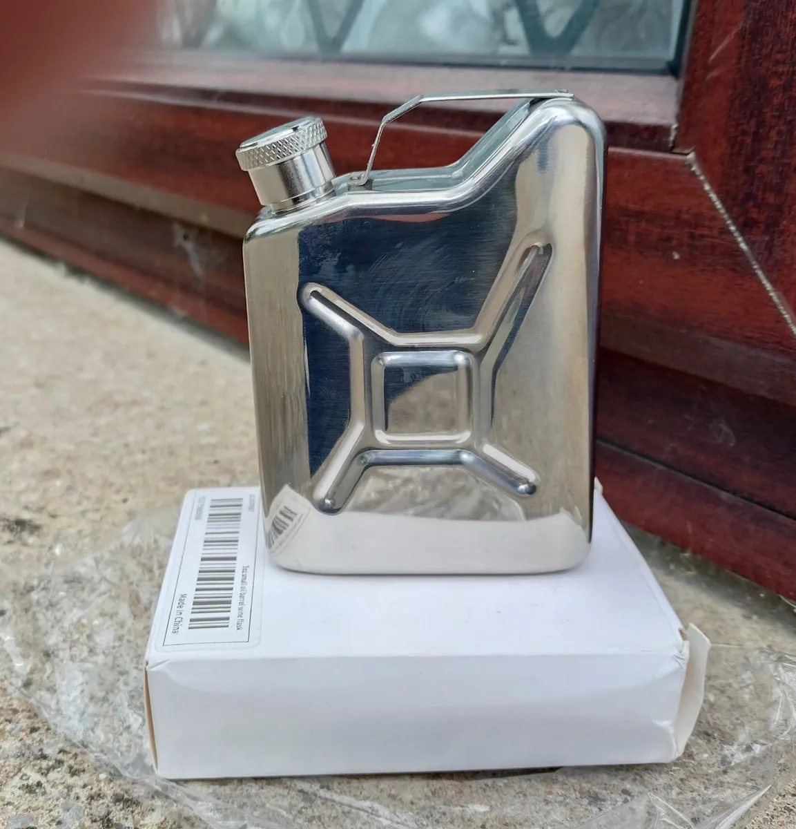 Small Stainless Steel Hip Flask (new). - Image 1