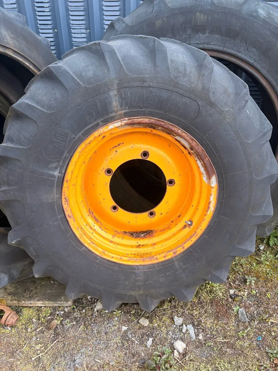 JCB rim and tyre - Image 1