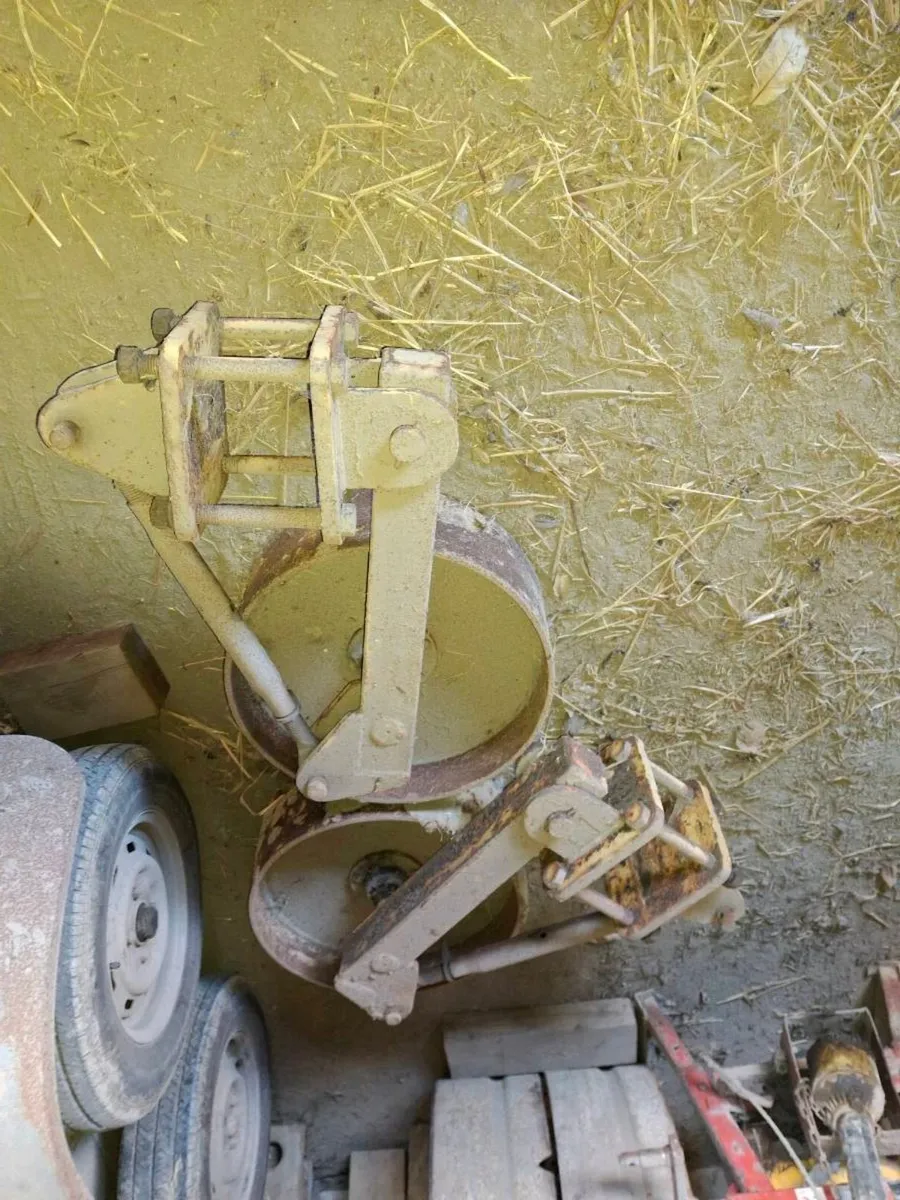 Rabbe  Steel dept wheels  and oil tanks and stand - Image 1
