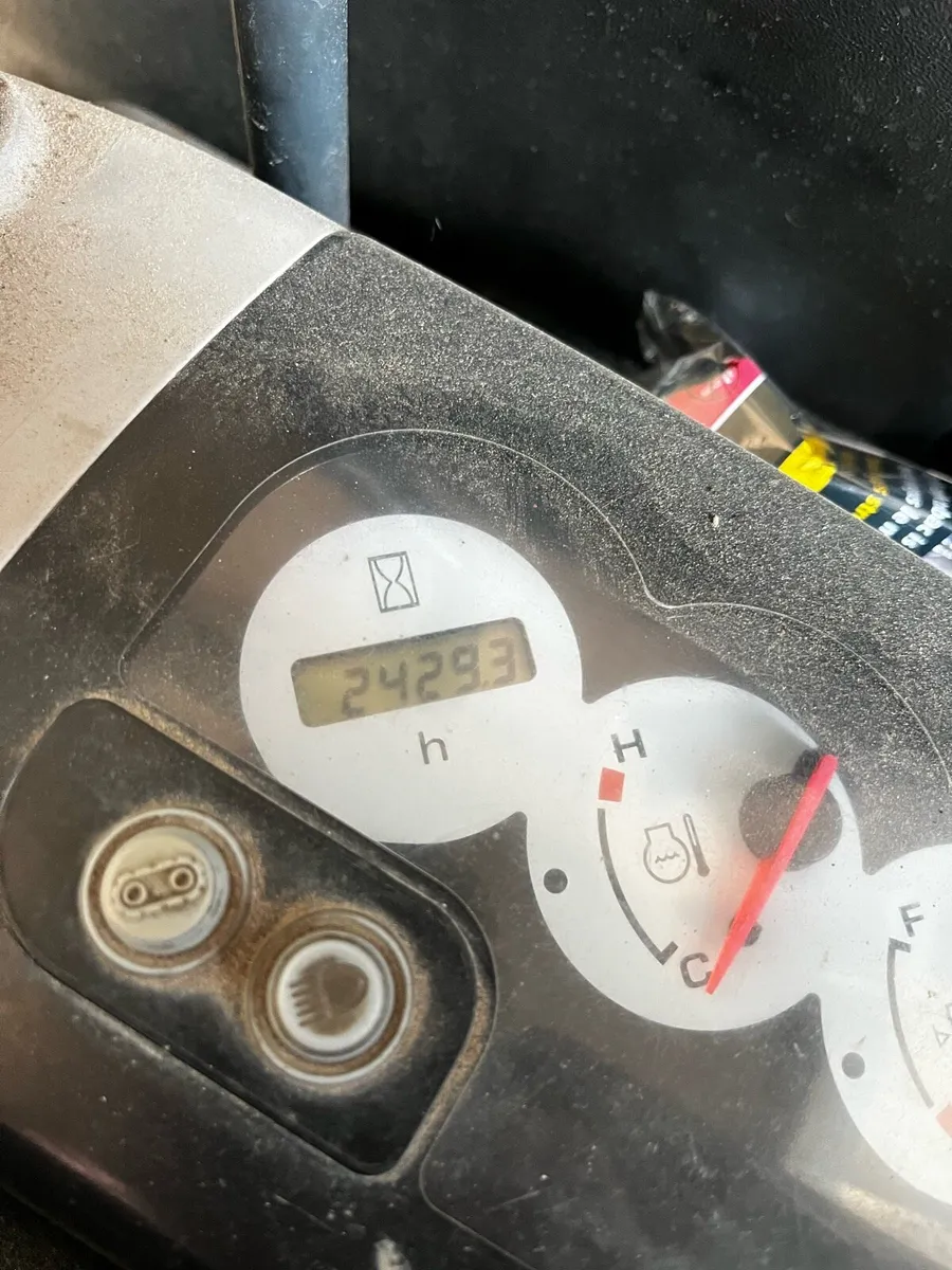 Komatsu 55ur track machine - Image 2