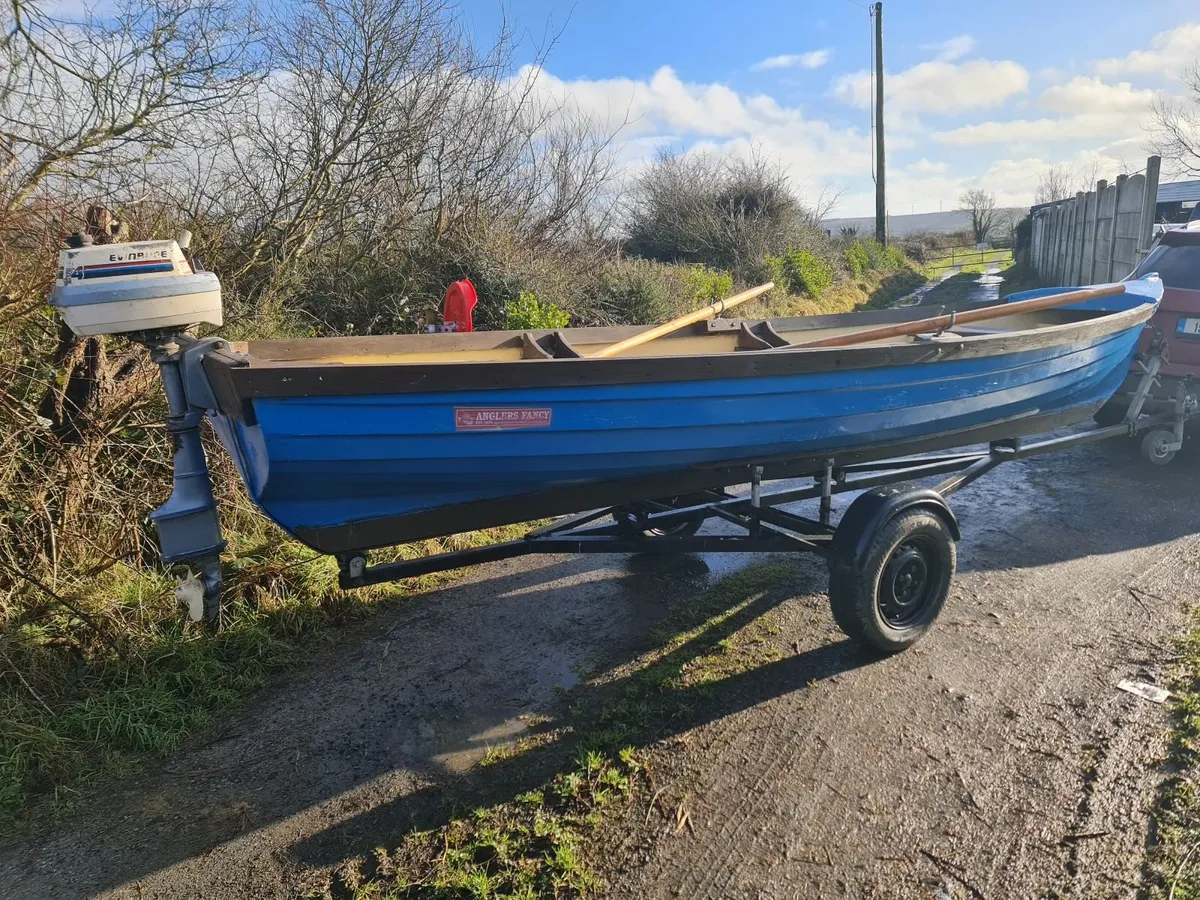 19ft anglers fancy boat with new trailer ono - Image 1