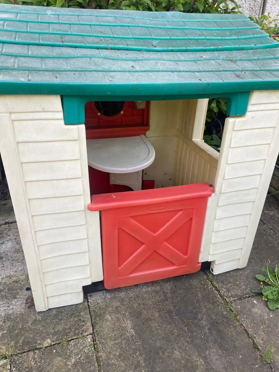 Kids outdoor playhouse - Image 1