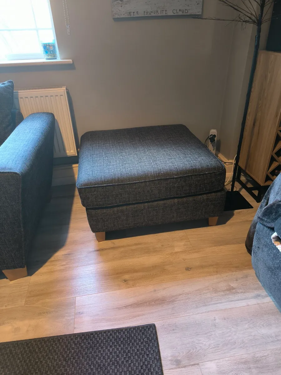 Corner sofa and pouffe - Image 1