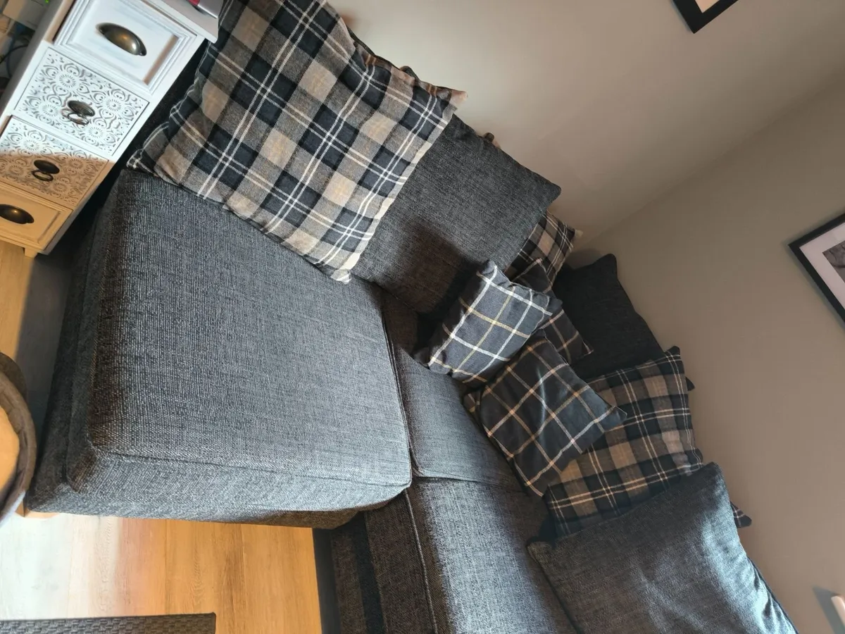 Corner sofa and pouffe - Image 3