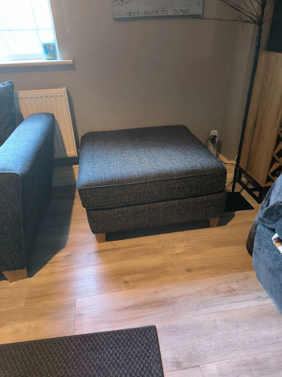 Corner sofa and pouffe - Image 4