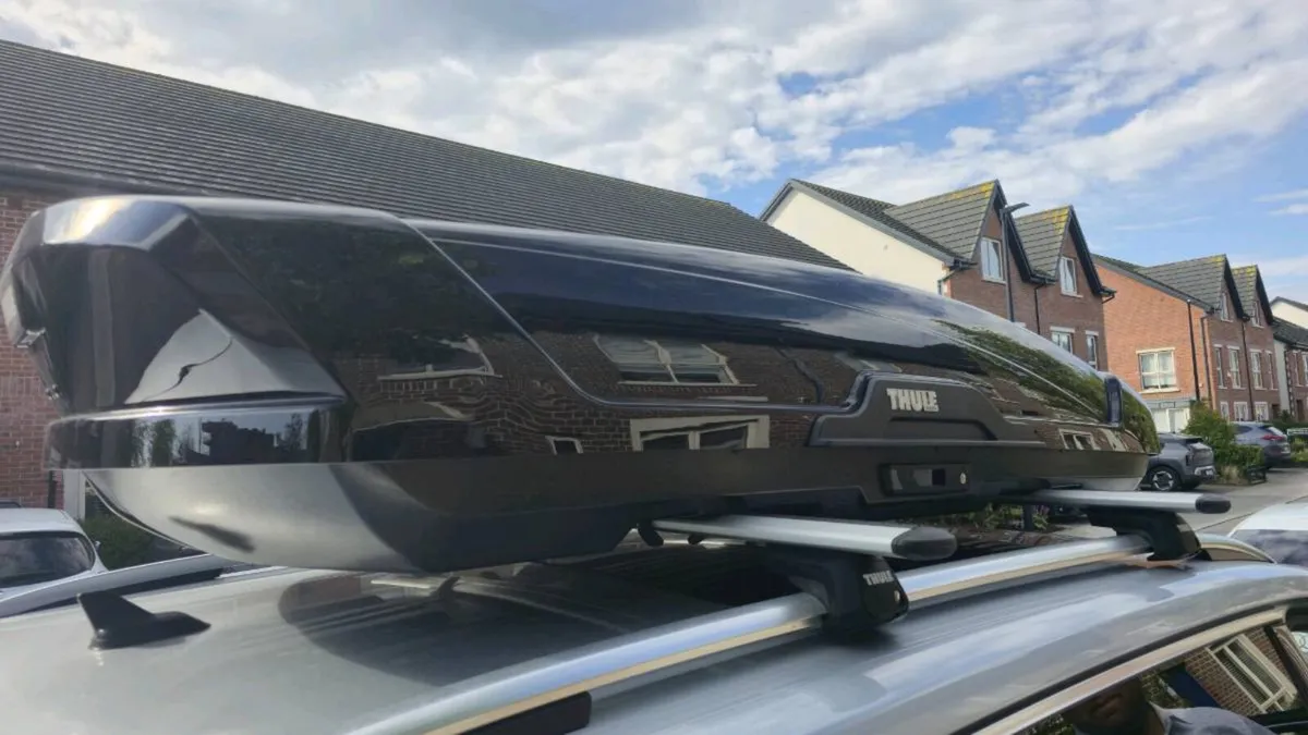Thule Car Roof Box + Roof Bar + Full kit - Image 1