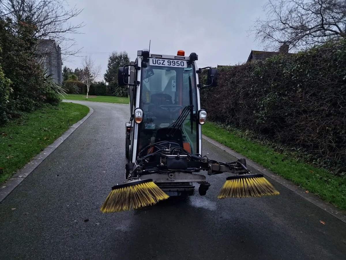 Holder X45i 44hp Road Sweeper Roadsweeper - Image 2