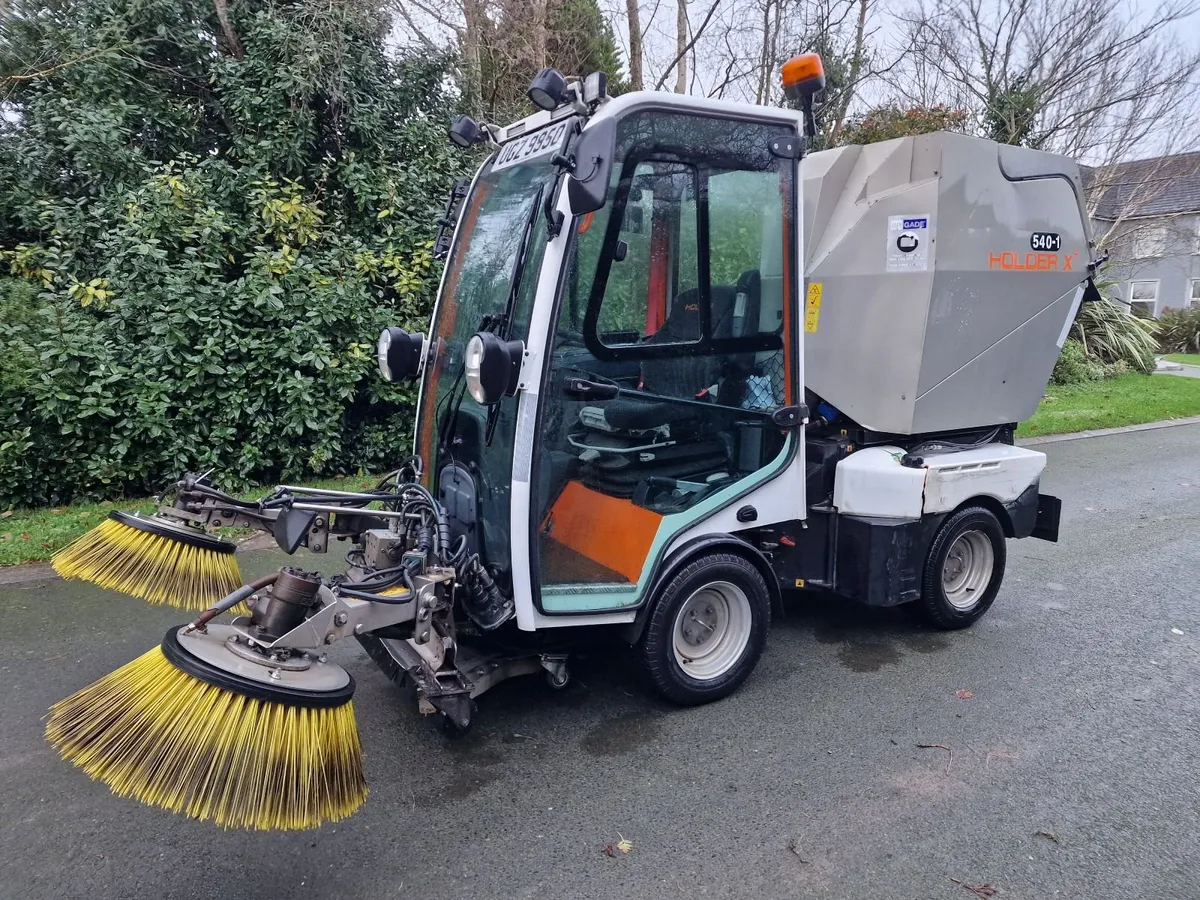 Holder X45i 44hp Road Sweeper Roadsweeper - Image 1